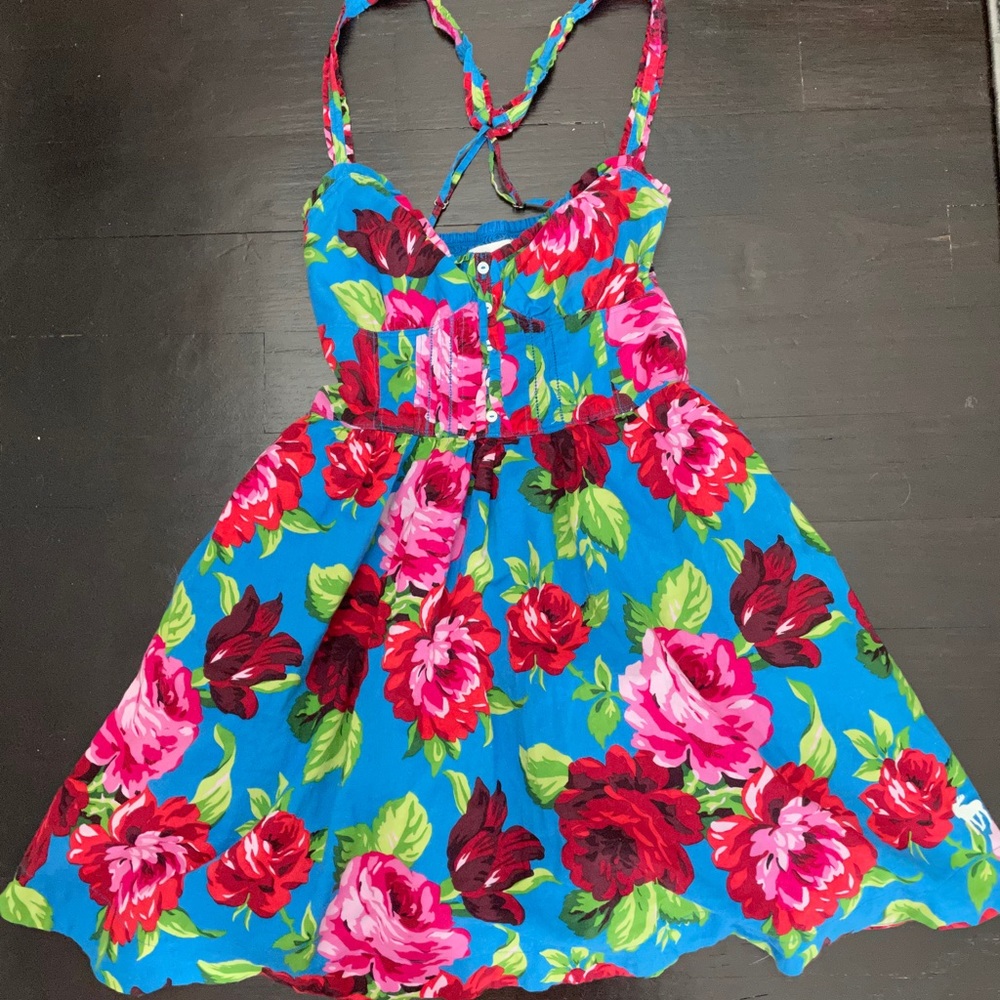 Abercrombie twirly rose dress size M